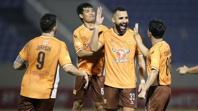 Hoàng Anh Gia Lai đánh rơi chiến thắng ở vòng 4 V-League