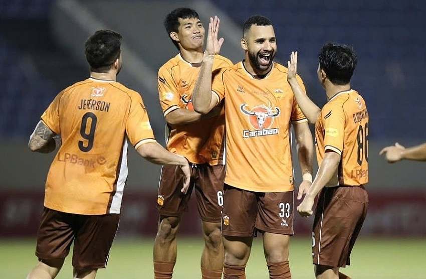 Hoàng Anh Gia Lai đánh rơi chiến thắng ở vòng 4 V-League