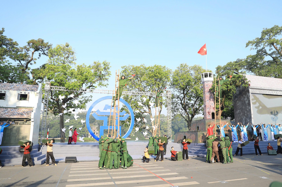 &apos;Ngày hội Văn hóa vì hòa bình&apos; chào mừng 70 năm Ngày Giải phóng Thủ đô