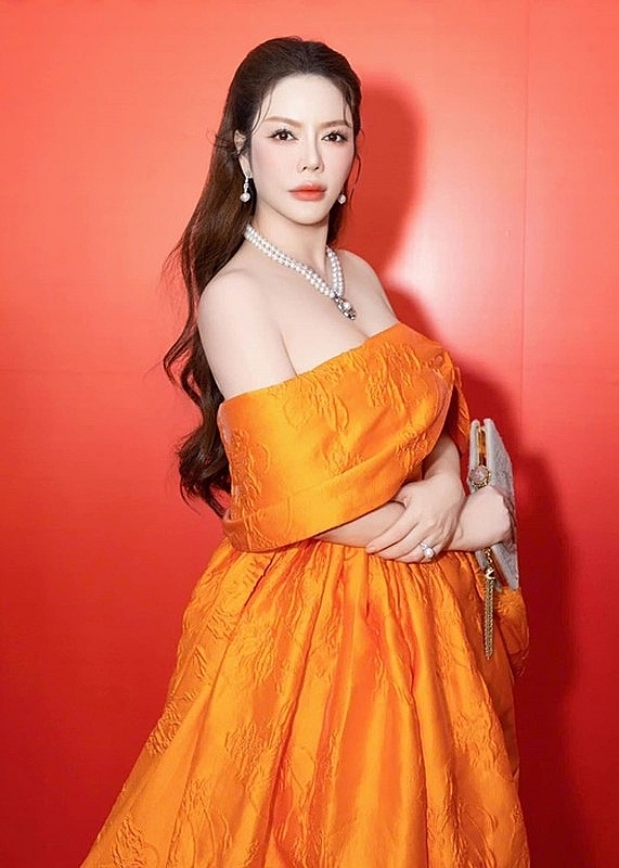 Đọ sắc hai “bà trùm kim cương Vbiz” Lý Nhã Kỳ - Lã Thanh Huyền Đọ sắc hai “bà trùm kim cương Vbiz” Lý Nhã Kỳ - Lã Thanh Huyền