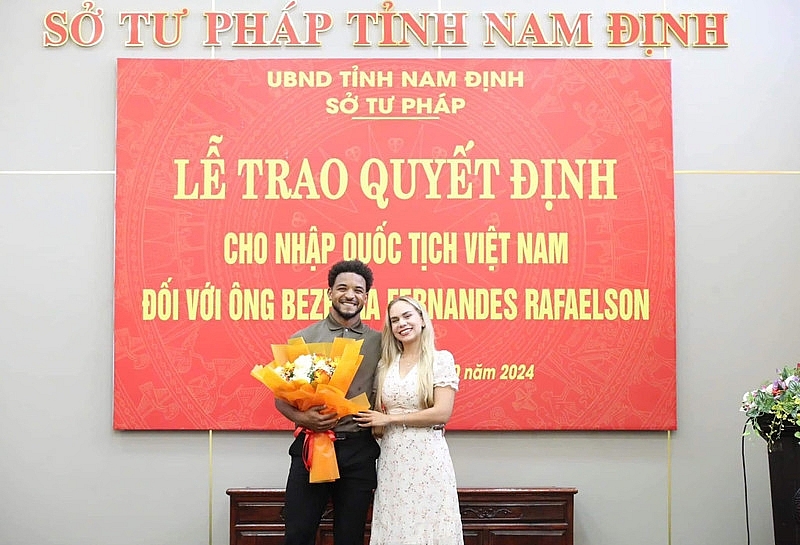 Rafaelson chính thức trở thành công dân Việt Nam