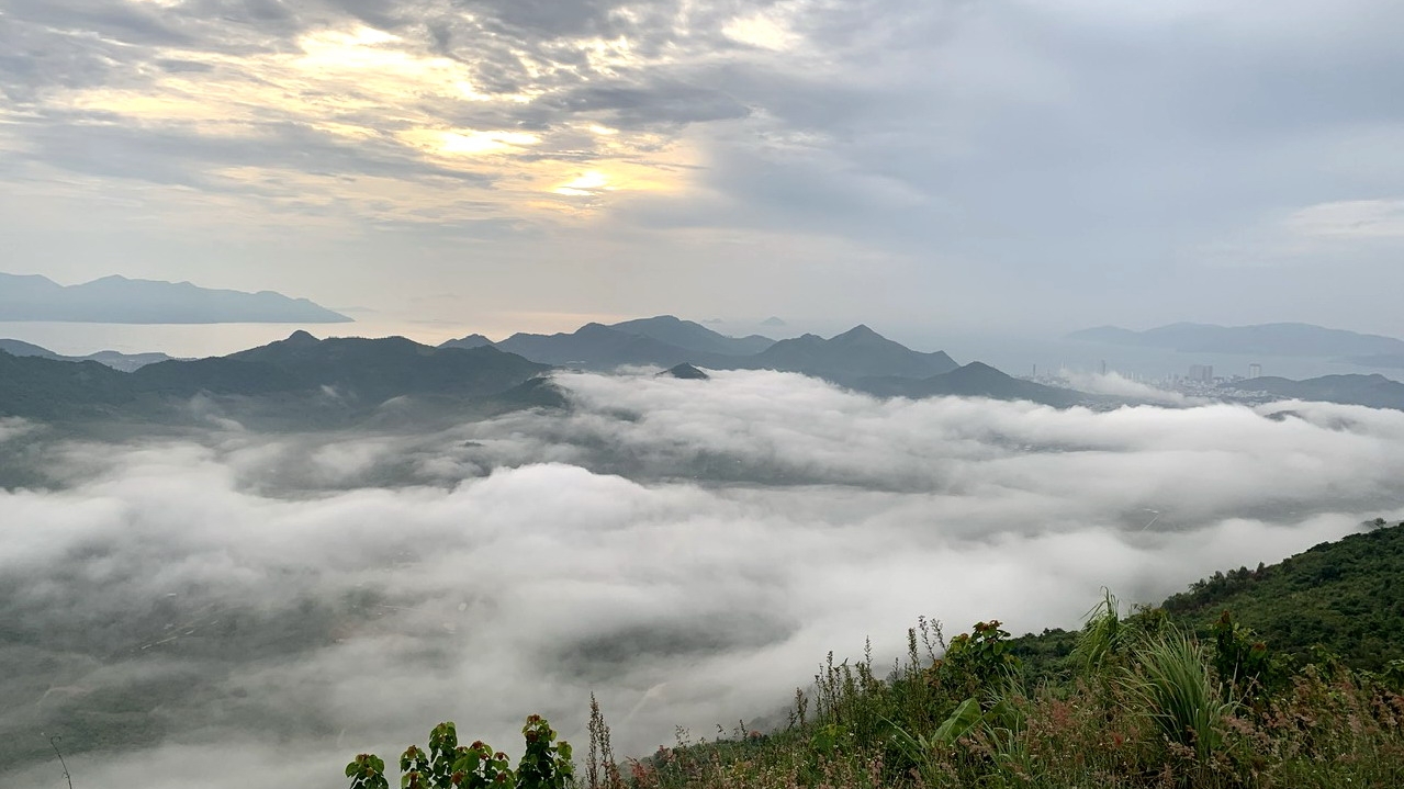 Săn mây trên đỉnh Hòn Én