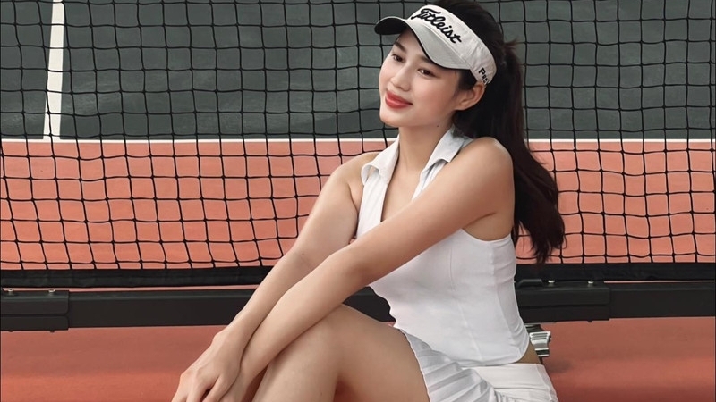 Gu thời trang đẹp hút mắt của Hoa hậu Đỗ Thị Hà trên sân pickleball