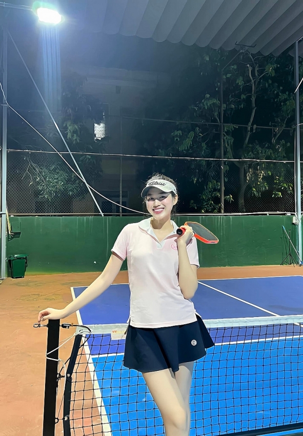 Gu thời trang đẹp hút mắt của Hoa hậu Đỗ Thị Hà trên sân pickleball