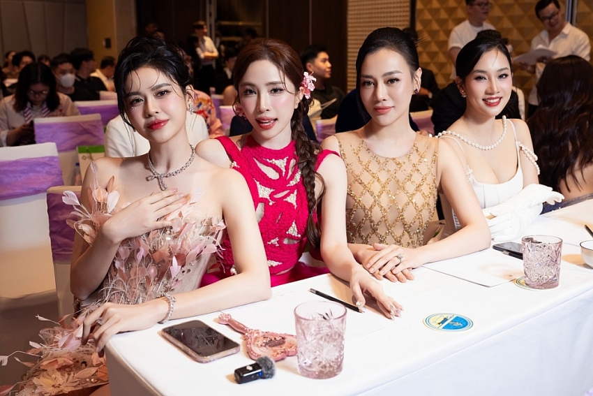 Phương Oanh thi “Bước nhảy Hoàn vũ” sau 5 tháng sinh đôi Phương Oanh thi “Bước nhảy Hoàn vũ” sau 5 tháng sinh đôi