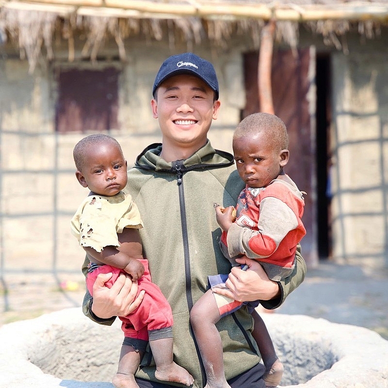 Hành trình từ anh thợ xây đến hiện tại của Quang Linh Vlogs Hành trình từ anh thợ xây đến hiện tại của Quang Linh Vlogs