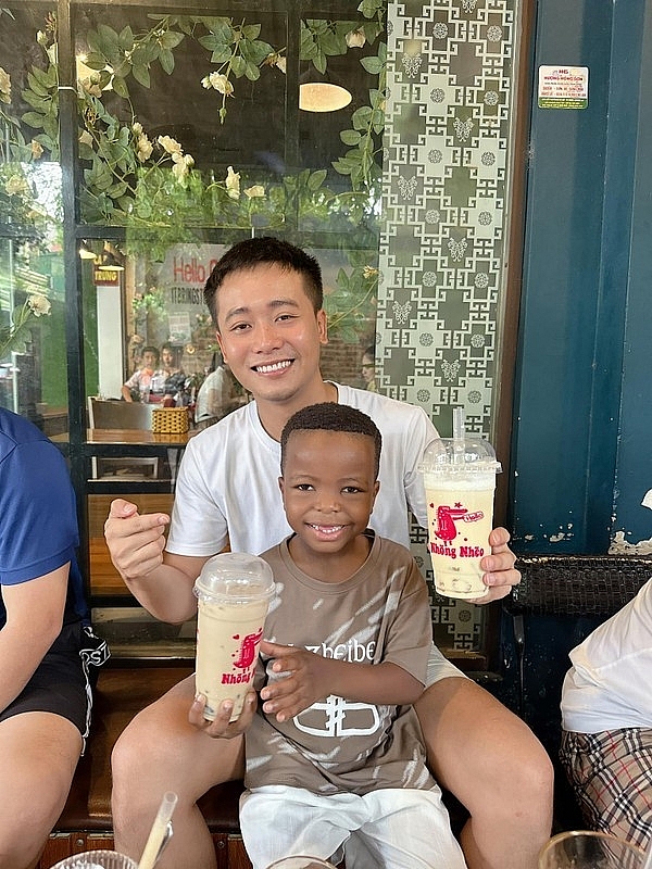Hành trình từ anh thợ xây đến hiện tại của Quang Linh Vlogs Hành trình từ anh thợ xây đến hiện tại của Quang Linh Vlogs