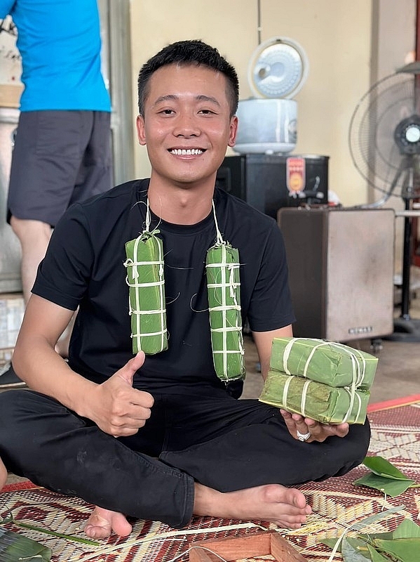 Hành trình từ anh thợ xây đến hiện tại của Quang Linh Vlogs Hành trình từ anh thợ xây đến hiện tại của Quang Linh Vlogs