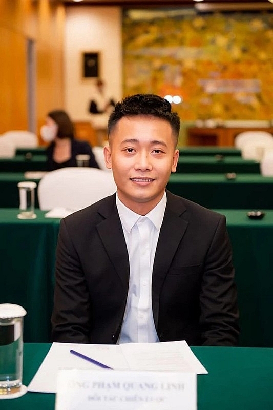 Hành trình từ anh thợ xây đến hiện tại của Quang Linh Vlogs Hành trình từ anh thợ xây đến hiện tại của Quang Linh Vlogs