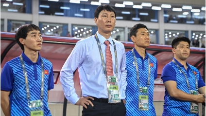 HLV Kim Sang Sik ‘do thám’ đối thủ ở ASEAN Cup