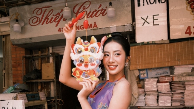 Hoa hậu Hà Trúc Linh khoe sắc trong bộ ảnh Trung thu trên phố Hàng Mã