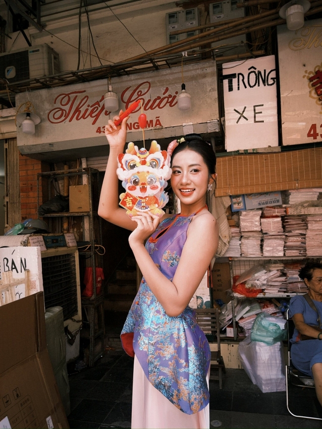 Hoa hậu Hà Trúc Linh khoe sắc trong bộ ảnh Trung thu trên phố Hàng Mã