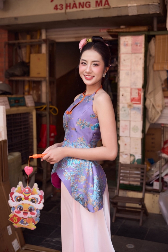 Hoa hậu Hà Trúc Linh khoe sắc trong bộ ảnh Trung thu trên phố Hàng Mã