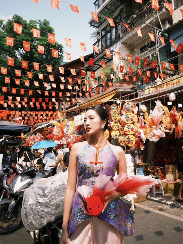 Hoa hậu Hà Trúc Linh khoe sắc trong bộ ảnh Trung thu trên phố Hàng Mã