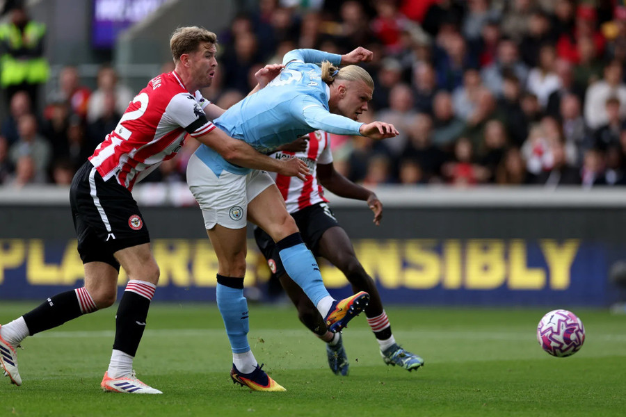 Thầy trò Guardiola cùng lập cột mốc kinh ngạc khi thắng Brentford
