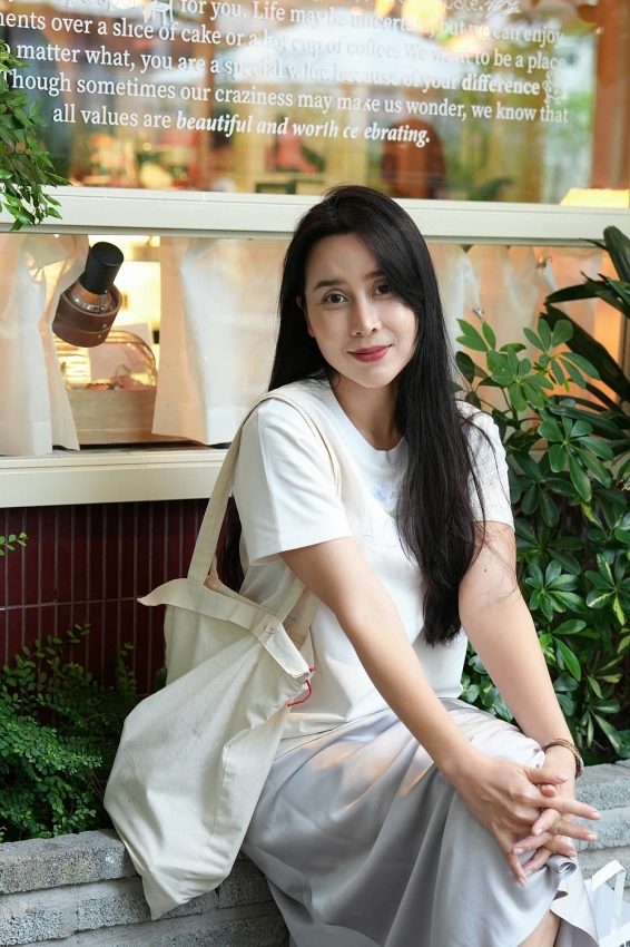 Lưu Hương Giang tuổi 41 trẻ trung, phong cách thăng hạng sau ly hôn