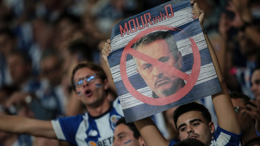 Hỗn loạn trong ngày HLV Mourinho trở lại ‘mái nhà xưa’ Porto