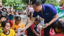 Vinamilk thắp sáng mùa trăng, gửi trọn yêu thương đến trẻ em Việt