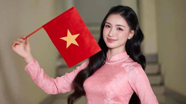 Ca sĩ Hòa Minzy được trao Giải thưởng &quot;Thanh niên sống&quot; đẹp năm 2025