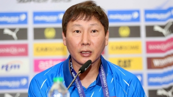 HLV Kim Sang Sik đánh giá tài năng của Đặng Văn Lâm