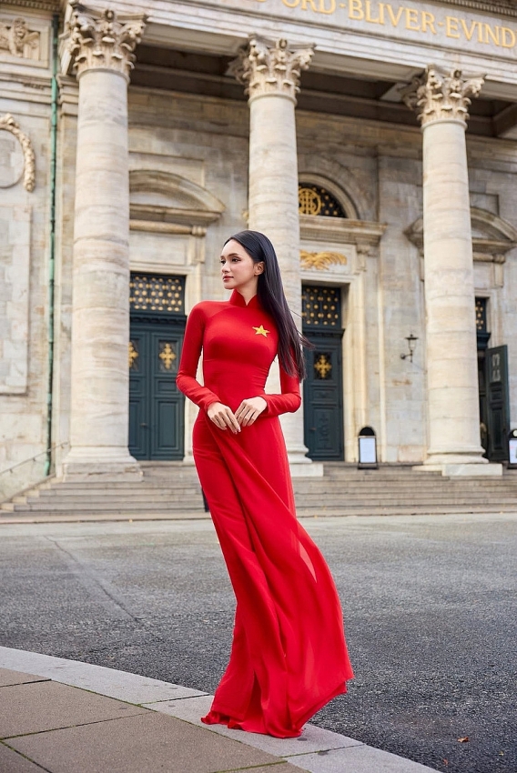 Hương Giang ghi điểm với áo dài truyền thống trước thềm Miss Universe 2025