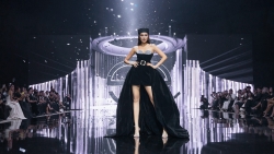Siêu mẫu Thanh Hằng tỏa sáng trong vai trò vedette tại Elise Fashion Show Fall/Winter 2025
