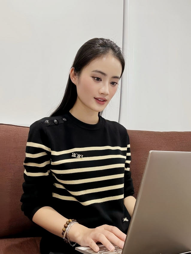 Ý Nhi gây sốt với nhan sắc rạng rỡ khi du học Australia