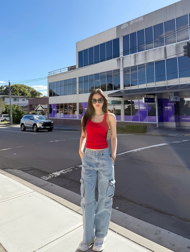 Ý Nhi gây sốt với nhan sắc rạng rỡ khi du học Australia