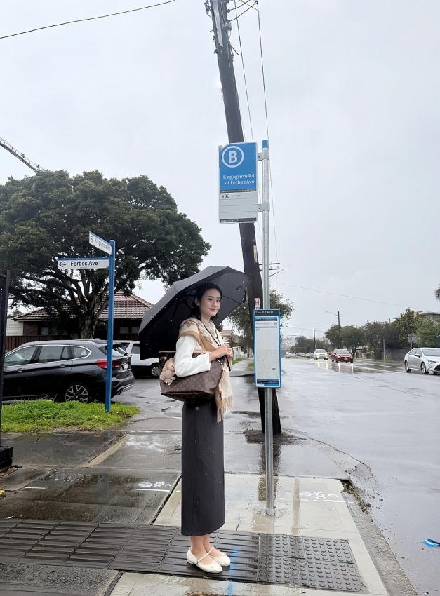 Ý Nhi gây sốt với nhan sắc rạng rỡ khi du học Australia