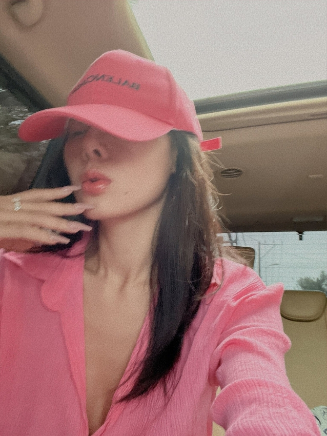 Nam Thư chịu khó lên sóng khoe nhan sắc rạng rỡ sau ồn ào tình ái