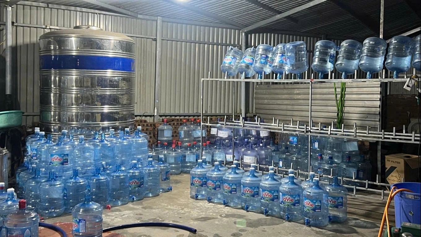 Hà Nội: Khoảng 20.000 bình nước Lavie giả đã được bán cho người dân