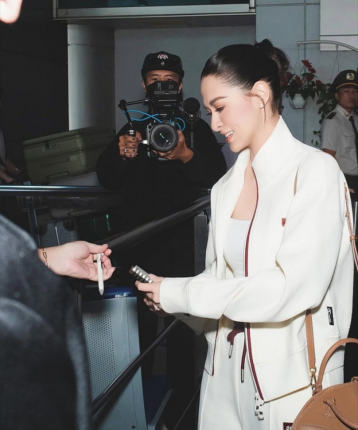 Mỹ nhân đẹp nhất Philippines' Marian Rivera xuất hiện rạng rỡ khi đến Việt Nam Mỹ nhân đẹp nhất Philippines' Marian Rivera xuất hiện rạng rỡ khi đến Việt Nam