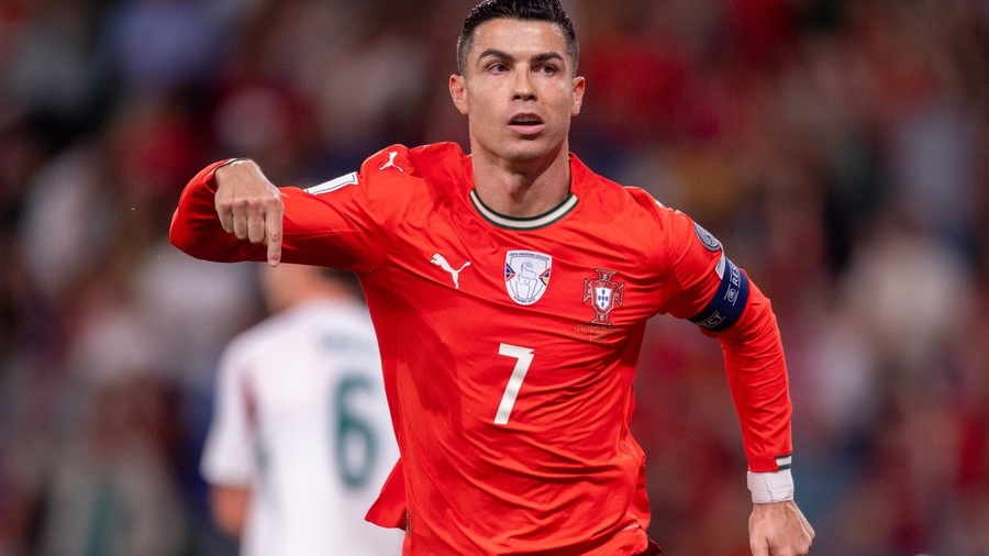 Ronaldo lập kỷ lục ghi bàn lịch sử ở vòng loại World Cup