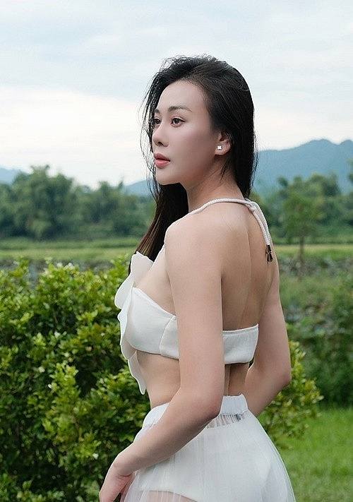 Netizen 'đào lại' nhan sắc thời chưa nổi tiếng của Phương Oanh
