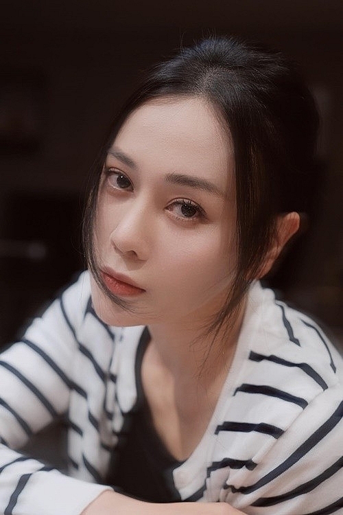 Netizen 'đào lại' nhan sắc thời chưa nổi tiếng của Phương Oanh