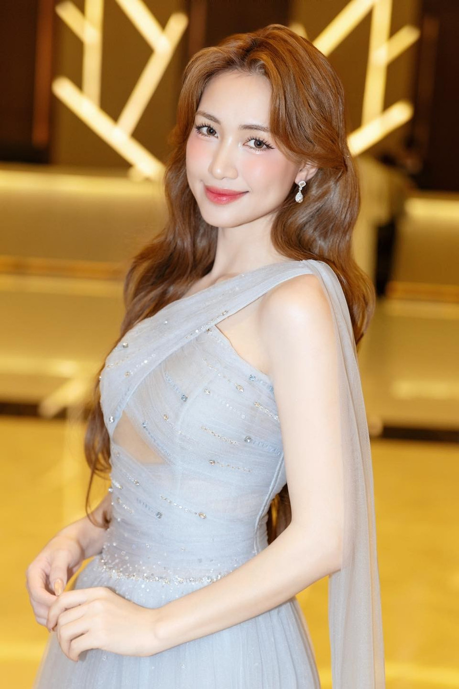 Bị AI giả mạo để lừa đảo người tiêu dùng, Hòa Minzy bức xúc lên tiếng
