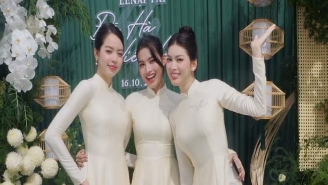 Dàn phù dâu trong lễ ăn hỏi của Đỗ Thị Hà khoe nhan sắc gây mê