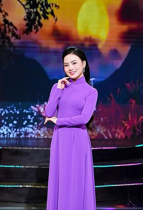 Bảo Anh gây chú ý khi hát trong lễ ăn hỏi của Hoa hậu Đỗ Thị Hà
