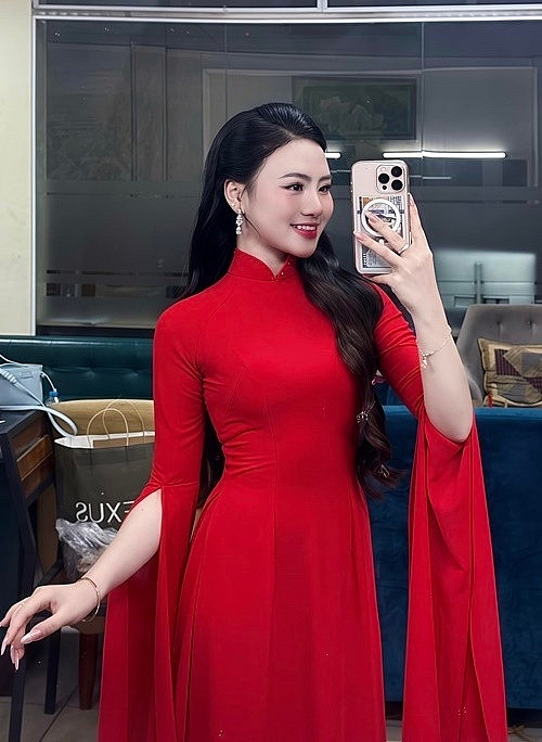 Bảo Anh gây chú ý khi hát trong lễ ăn hỏi của Hoa hậu Đỗ Thị Hà