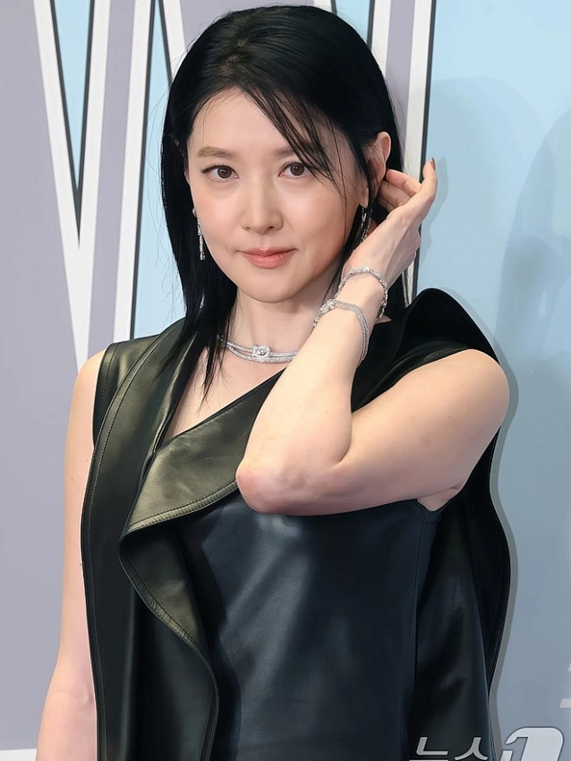 Nhan sắc không tưởng của nàng 'Dae Jang Geum' Lee Young Ae