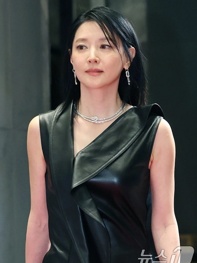 Nhan sắc không tưởng của nàng 'Dae Jang Geum' Lee Young Ae
