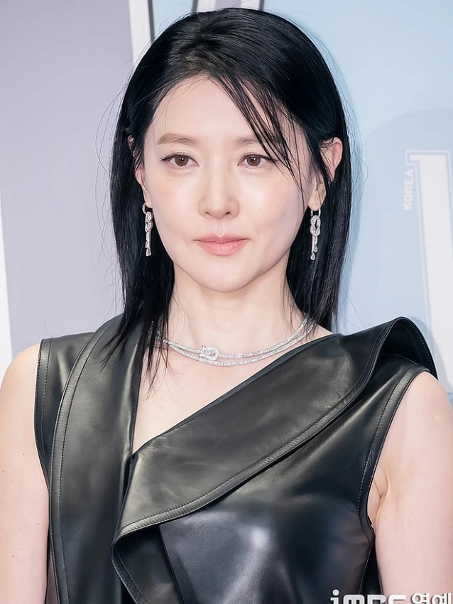 Nhan sắc không tưởng của nàng 'Dae Jang Geum' Lee Young Ae