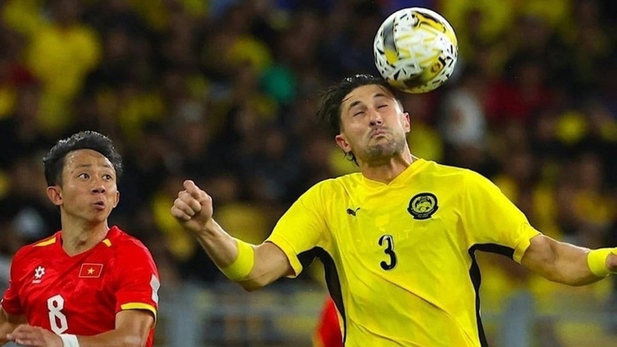 Đội bóng La Liga ra án phạt "sốc" ngôi sao nhập tịch trái phép Malaysia