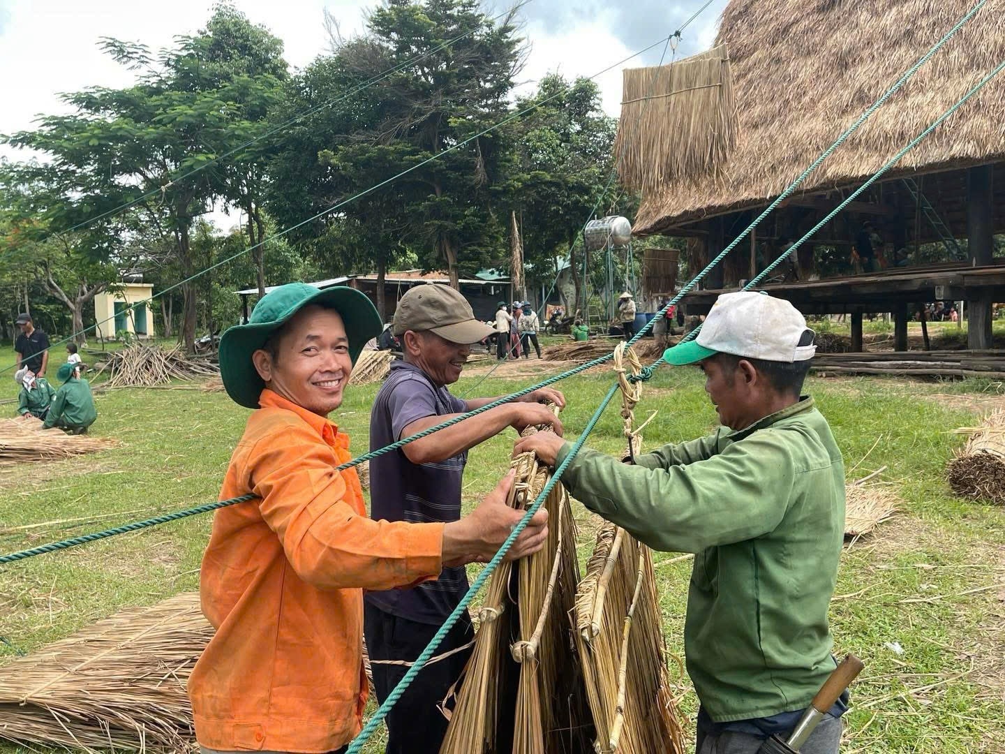Làng Kon Băh “hồi sinh” nhà rông sau hỏa hoạn