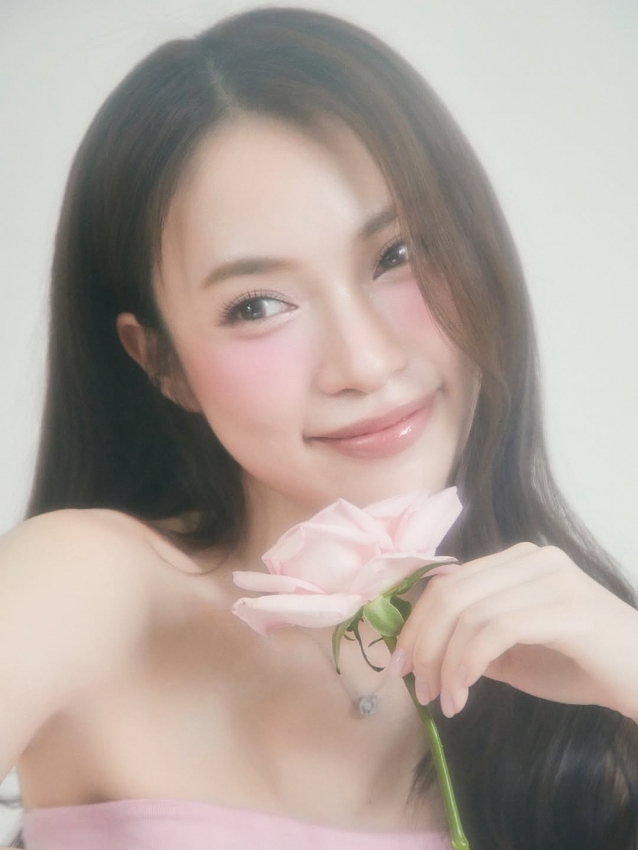 MC Khánh Vy giao diện tiểu thư ngọt ngào khiến fan lụi tim