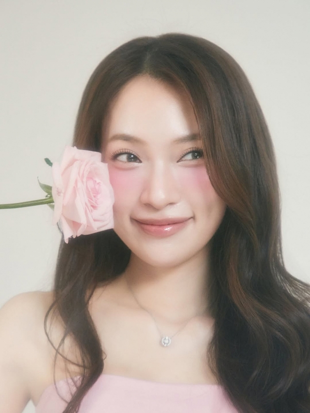 MC Khánh Vy giao diện tiểu thư ngọt ngào khiến fan lụi tim