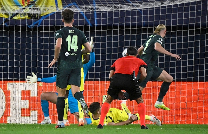 Haaland sánh ngang kỷ lục kinh ngạc của Cristiano Ronaldo