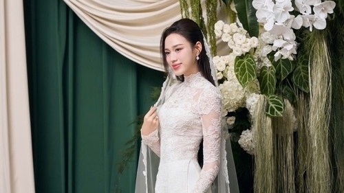 Hoa hậu Đỗ Thị Hà hạnh phúc trong ngày cưới