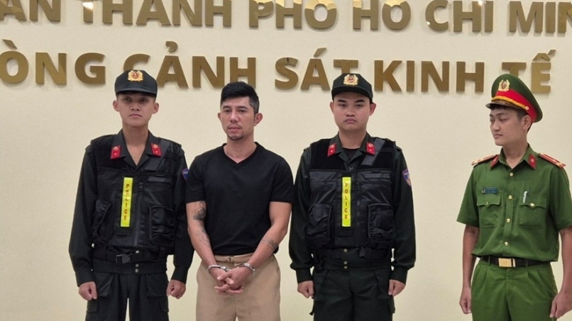 Ca sĩ Lương Bằng Quang bị bắt vì đưa hối lộ 8 tỷ đồng