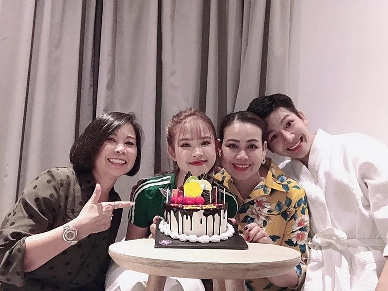 Khởi My lên tiếng về nghi vấn mang bầu